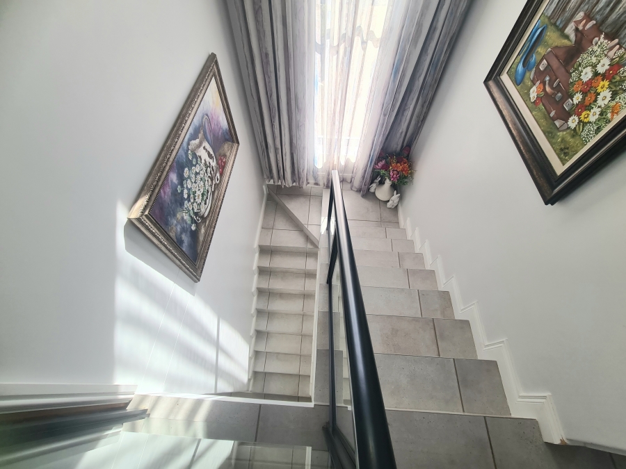 To Let 4 Bedroom Property for Rent in Hartenbos Heuwels Western Cape